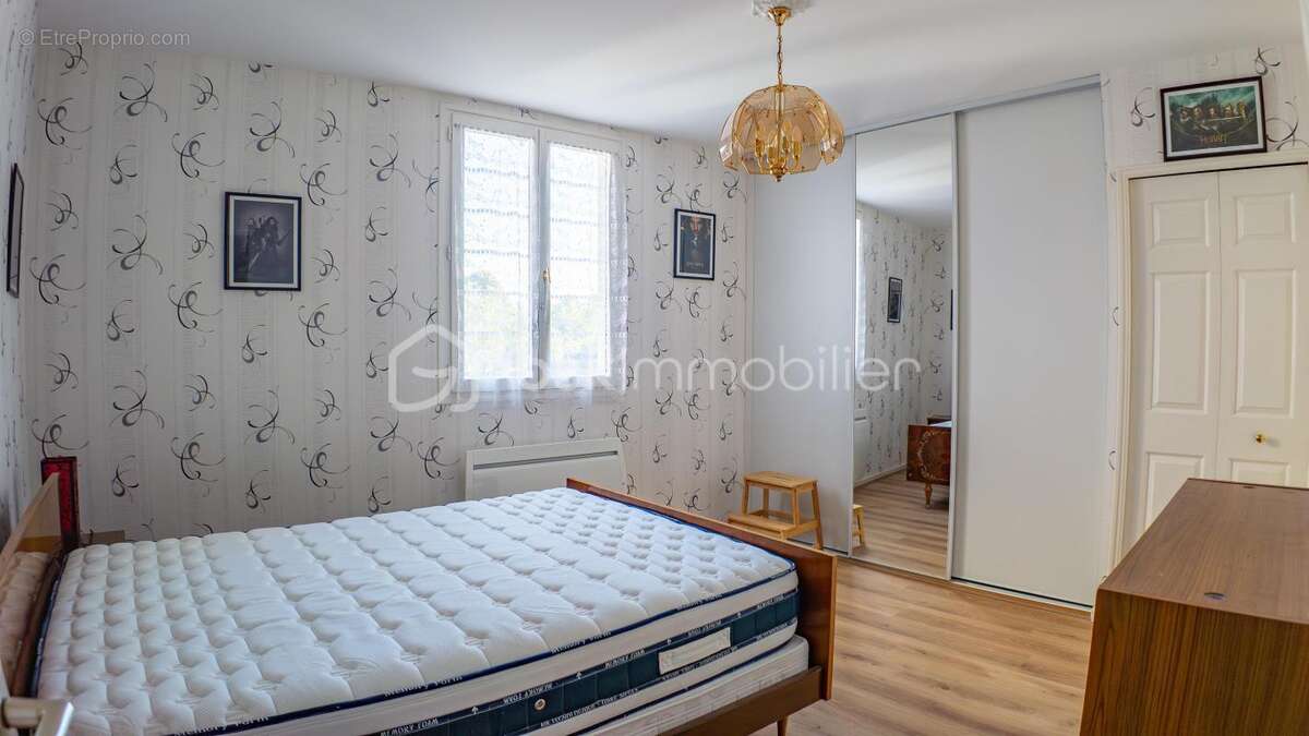 Magnifique appartement 3 pièces, spacieux (88 m²), entièrement rénové dans une résidence sécurisée (avec ascenseur, cour collect - photo 13