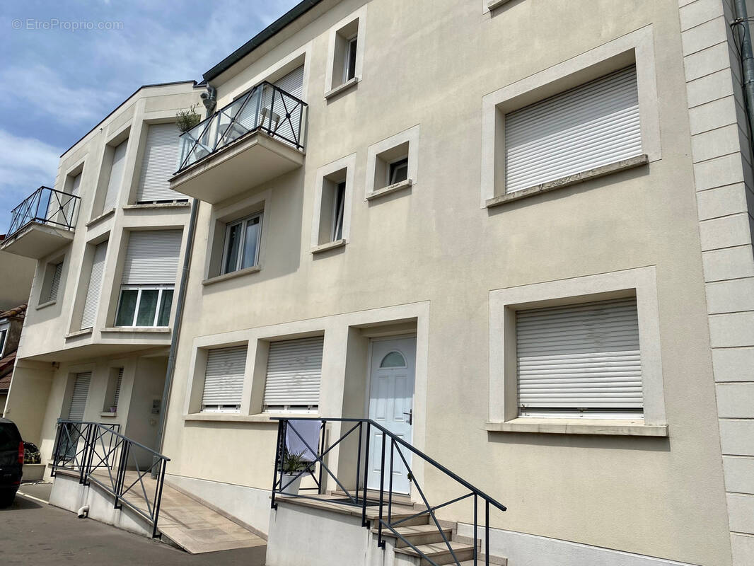 Appartement à PARAY-VIEILLE-POSTE