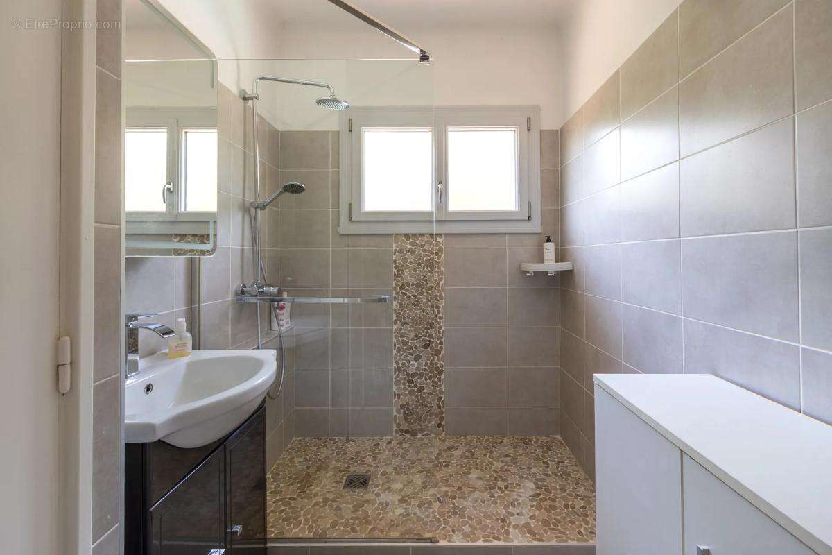 Carcès – villa familiale rénovée avec piscine - photo 8