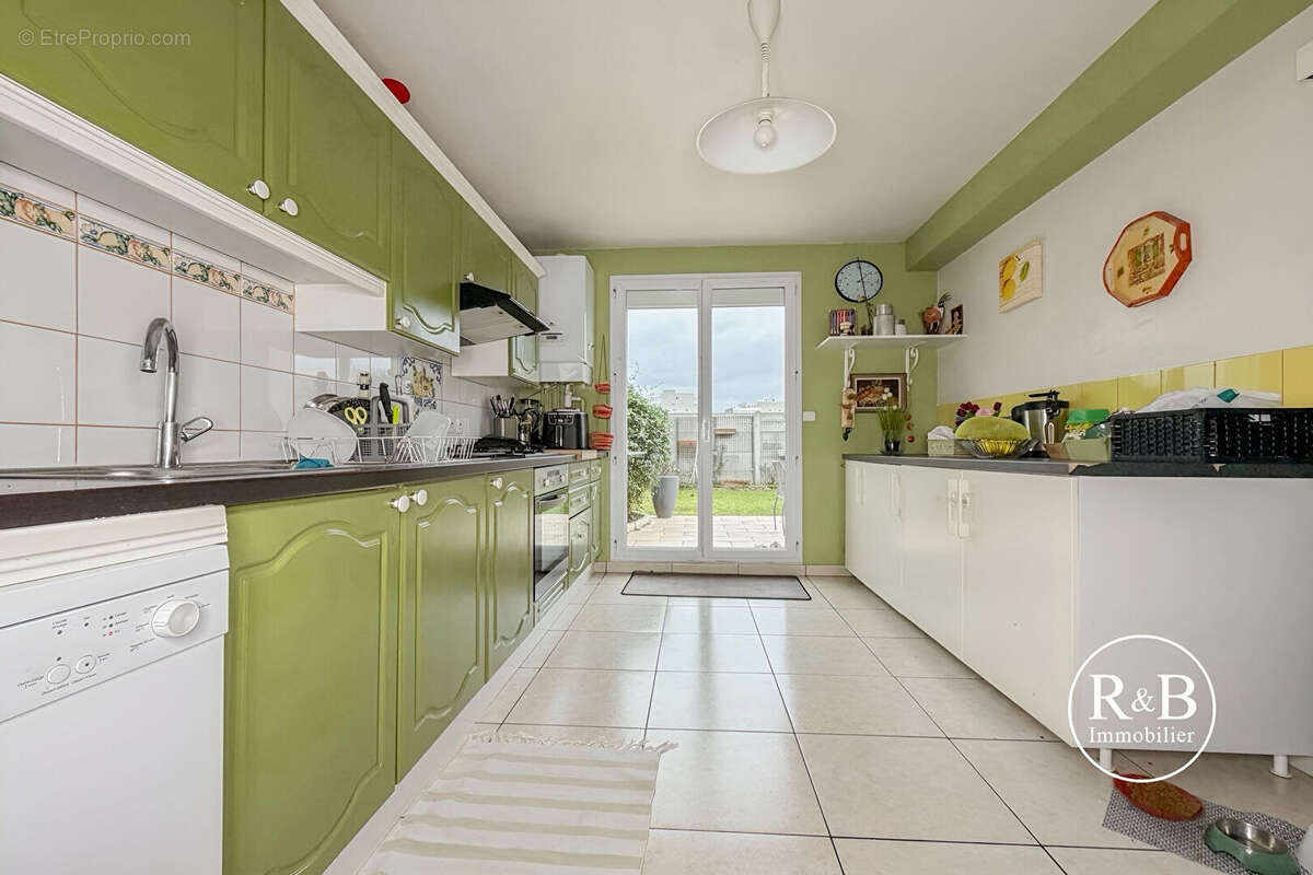 Maison à LES CLAYES-SOUS-BOIS