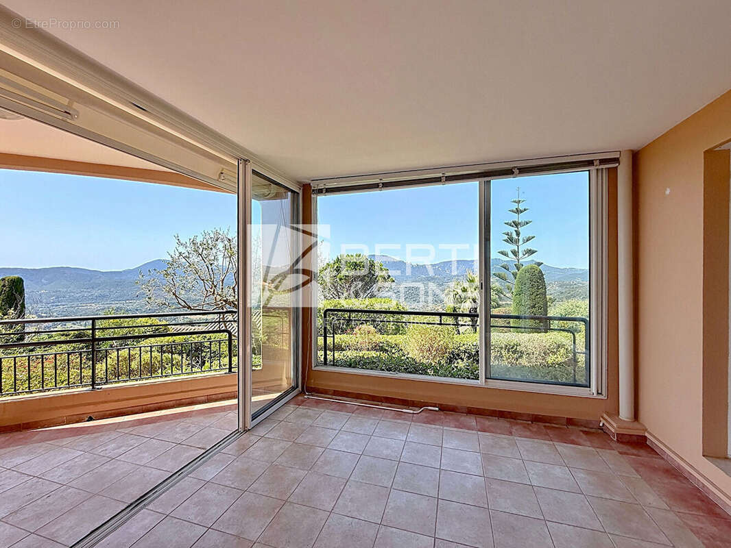 Exclusivite - mandelieu domaine le grand duc -  appartement 3 pieces rdj surélevé et jardin avec vue mer et esterel ! - photo 8