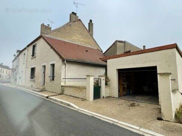 Maison à BONNY-SUR-LOIRE