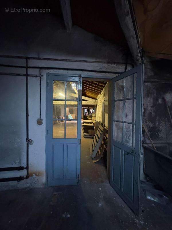 Commerce à VALLAURIS