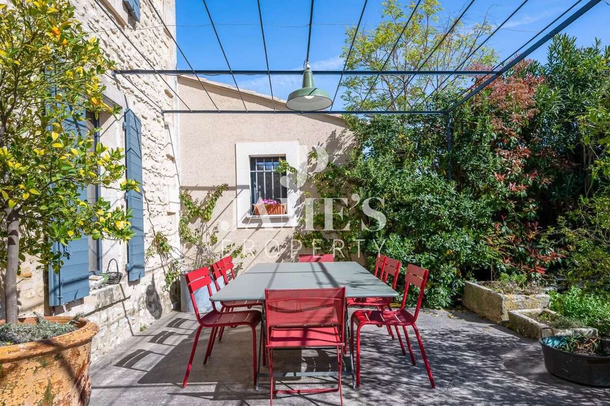 Maison 255 m² à Saint-Remy-De-Provence  - photo 2