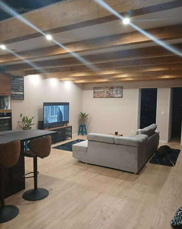 Appartement à MEZERIAT