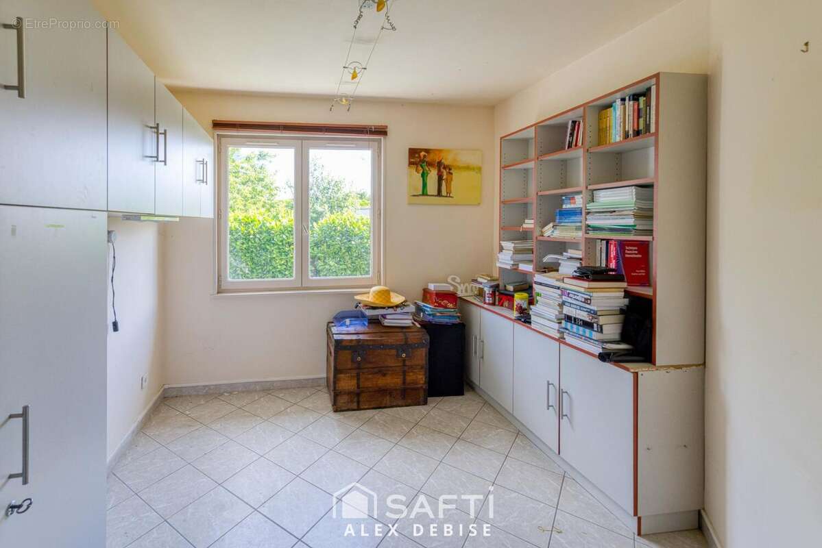 Photo 8