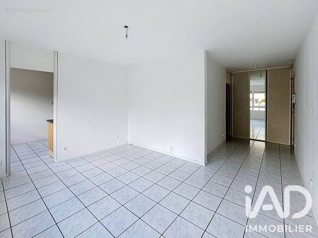 Photo 1 - Appartement à OULLINS