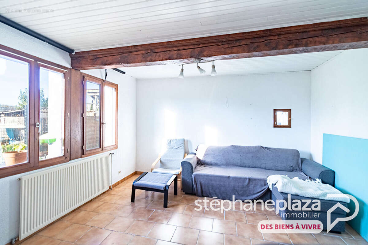 Maison à LESCHEROUX