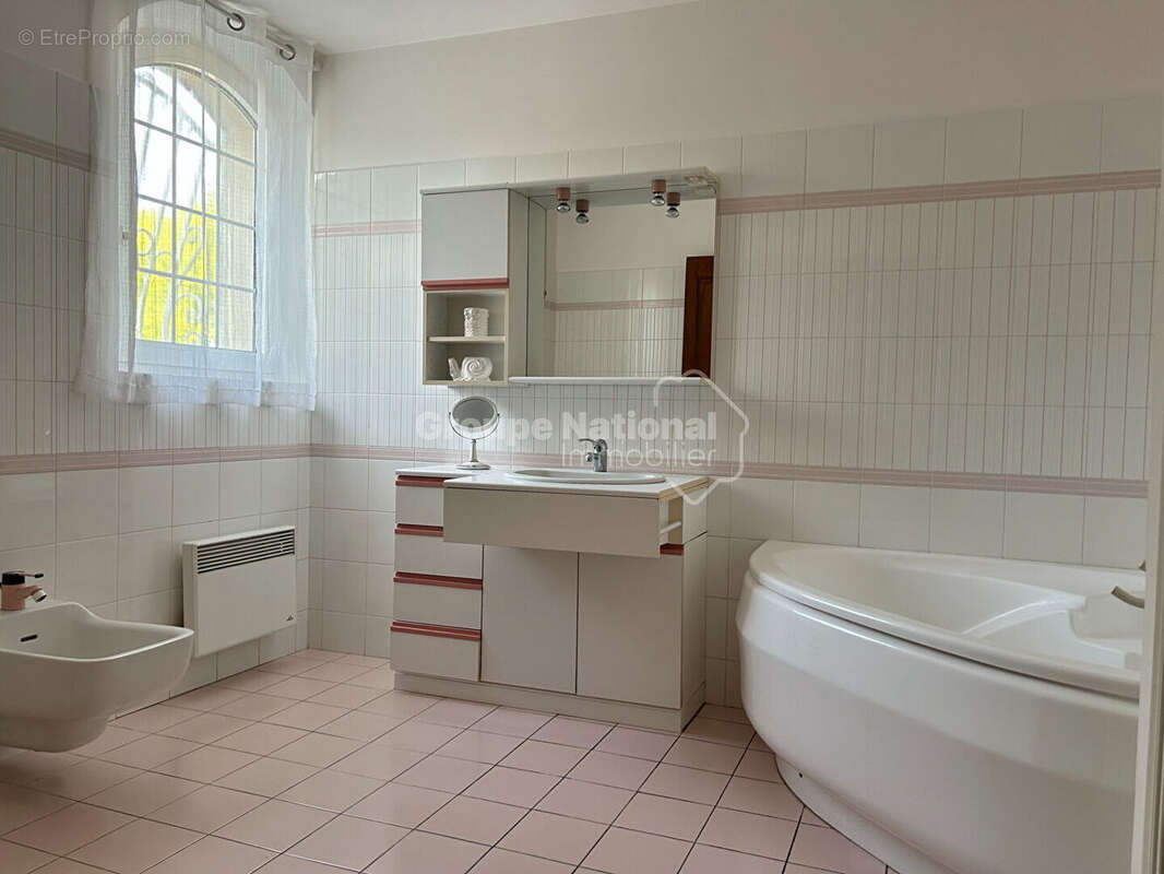 Maison à SAINT-ETIENNE-DU-GRES