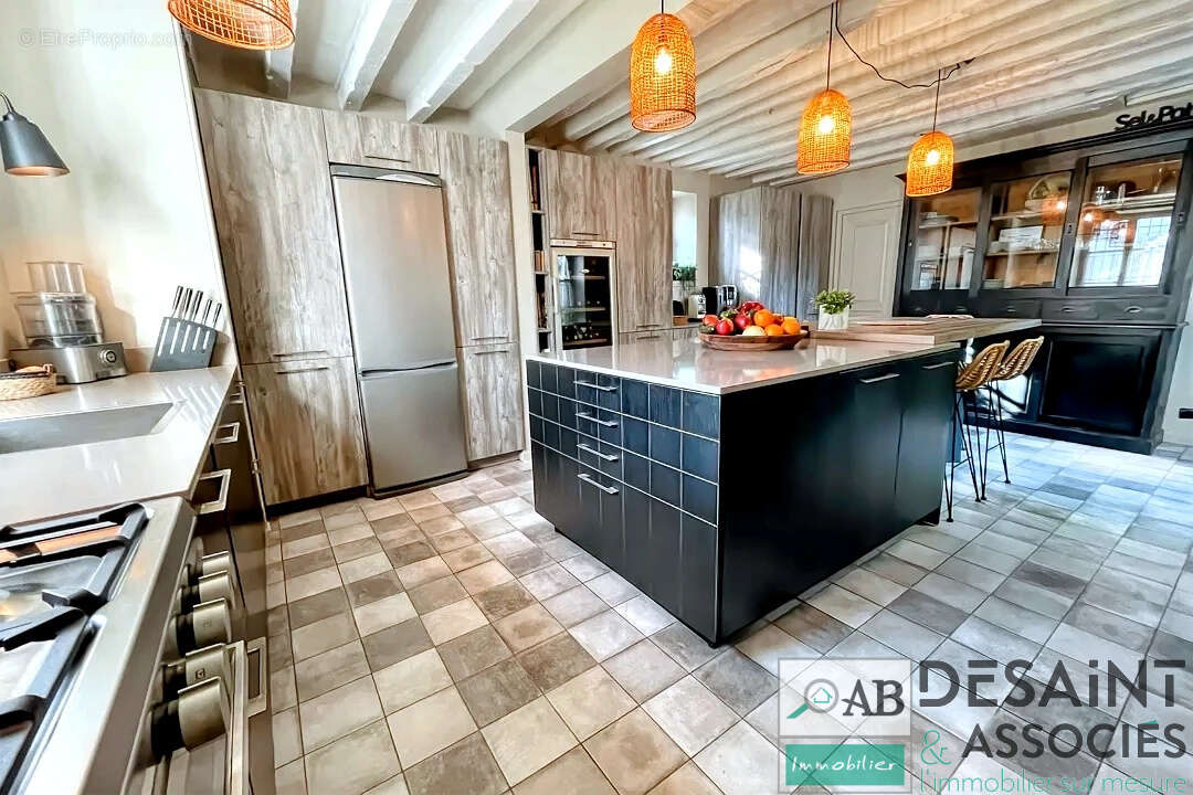 Maison à VILLENEUVE-LE-COMTE