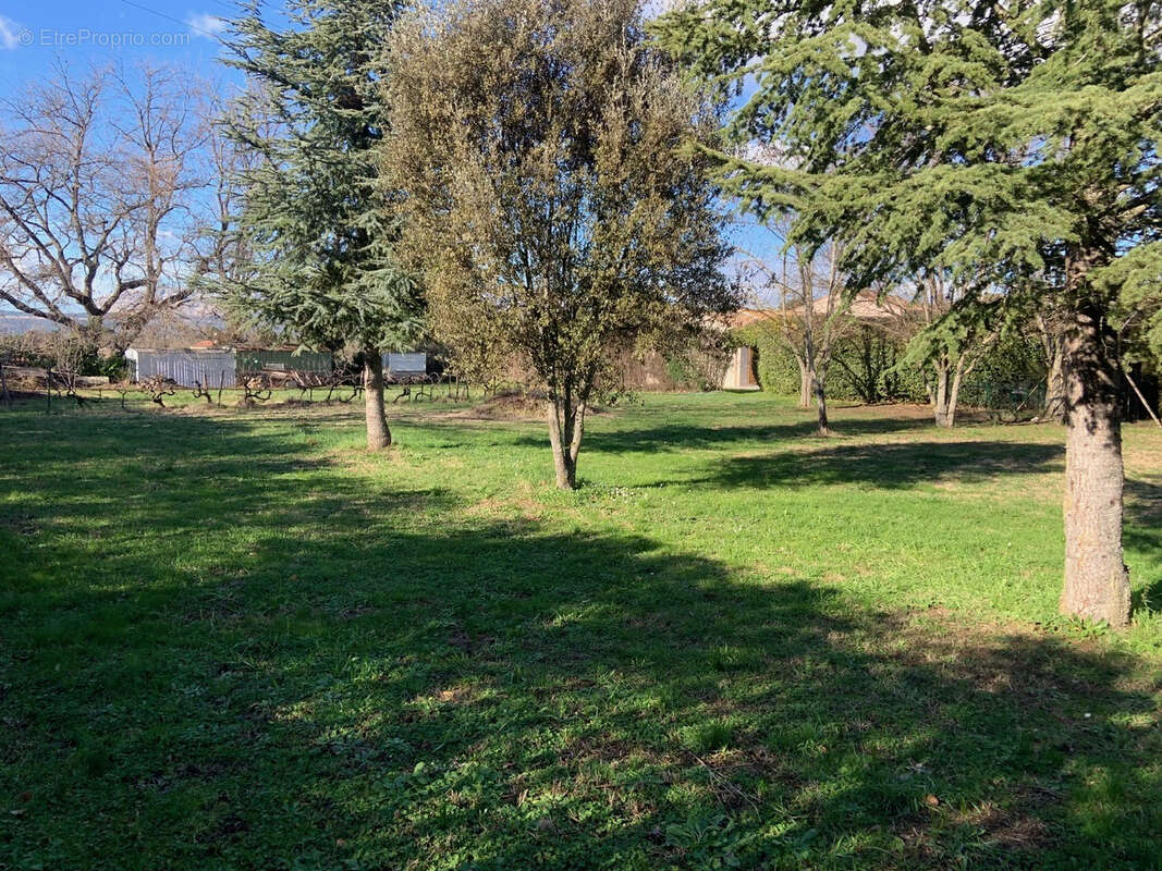 Terrain à TRETS