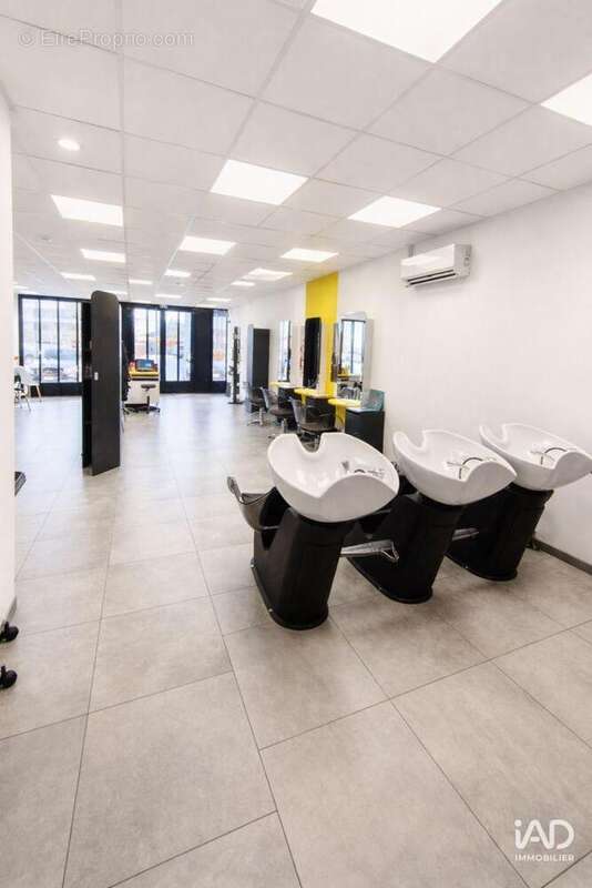 Photo 3 - Commerce à VALDAHON