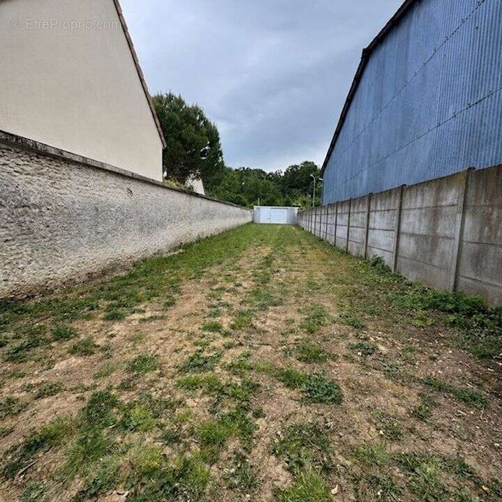 Terrain 230 m² à Pussay  - photo 7