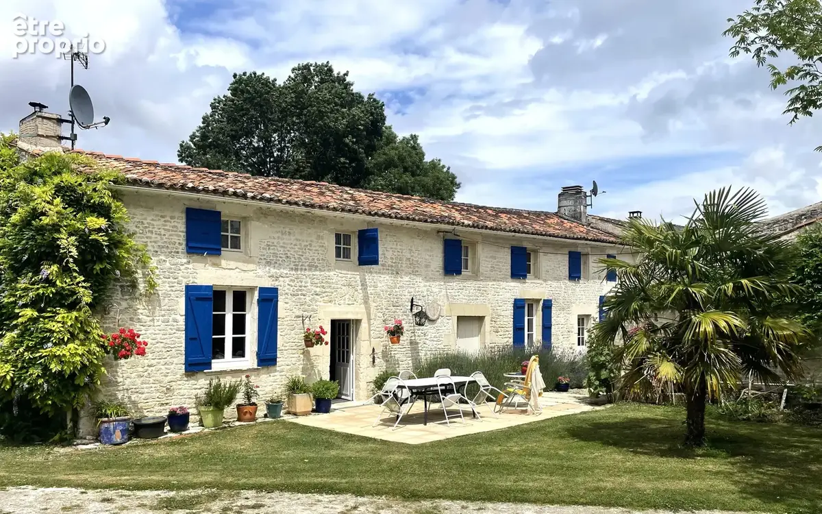 Charentaise de caractère avec piscine, étang et parc arboré - photo 18