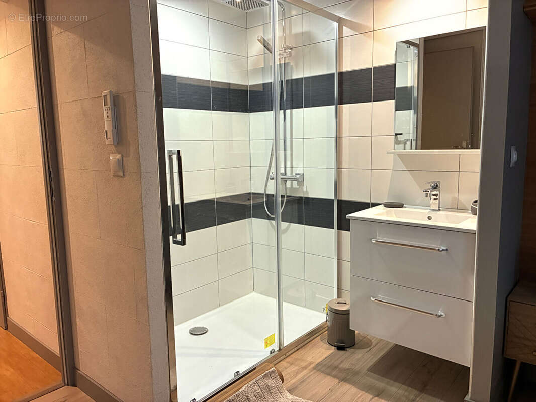 A Peyriac de mer,  maison + appartement, vue étangs. - photo 13