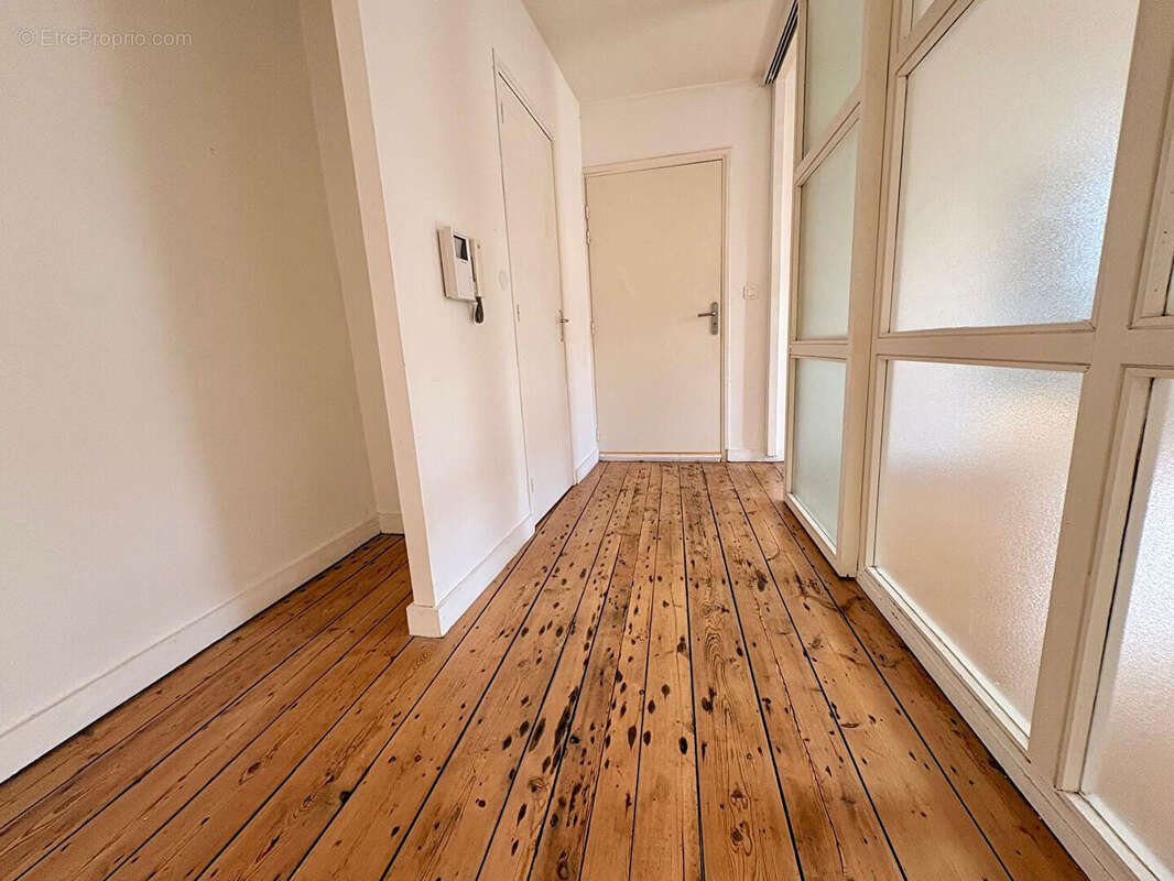 Magnifique T3 rénové, lumineux et idéalement situé ! - photo 5