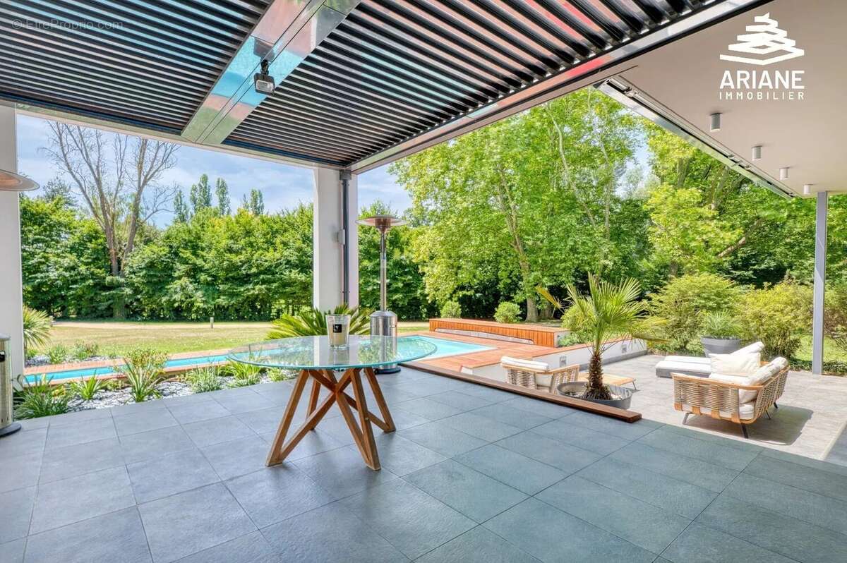 Maison à SAINT-GENIS-LAVAL