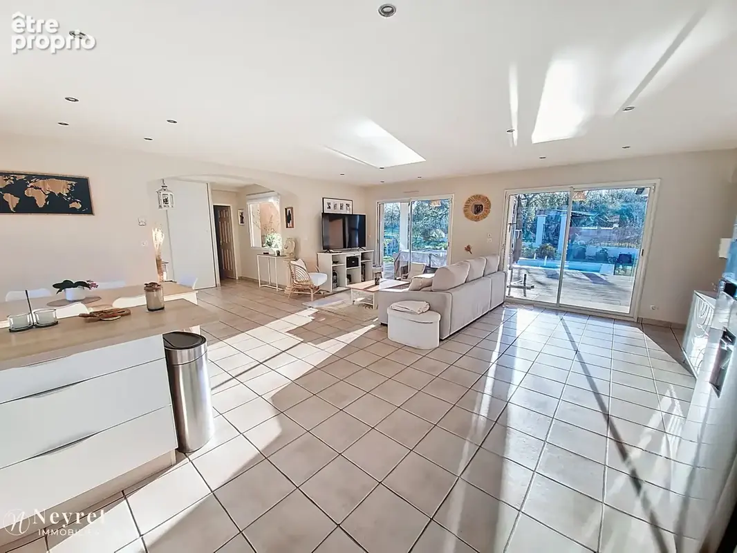 Rare !!! Maison de plain pied de 130 m2 sur 1500 m2 de terrain,  5 chambres - photo 3