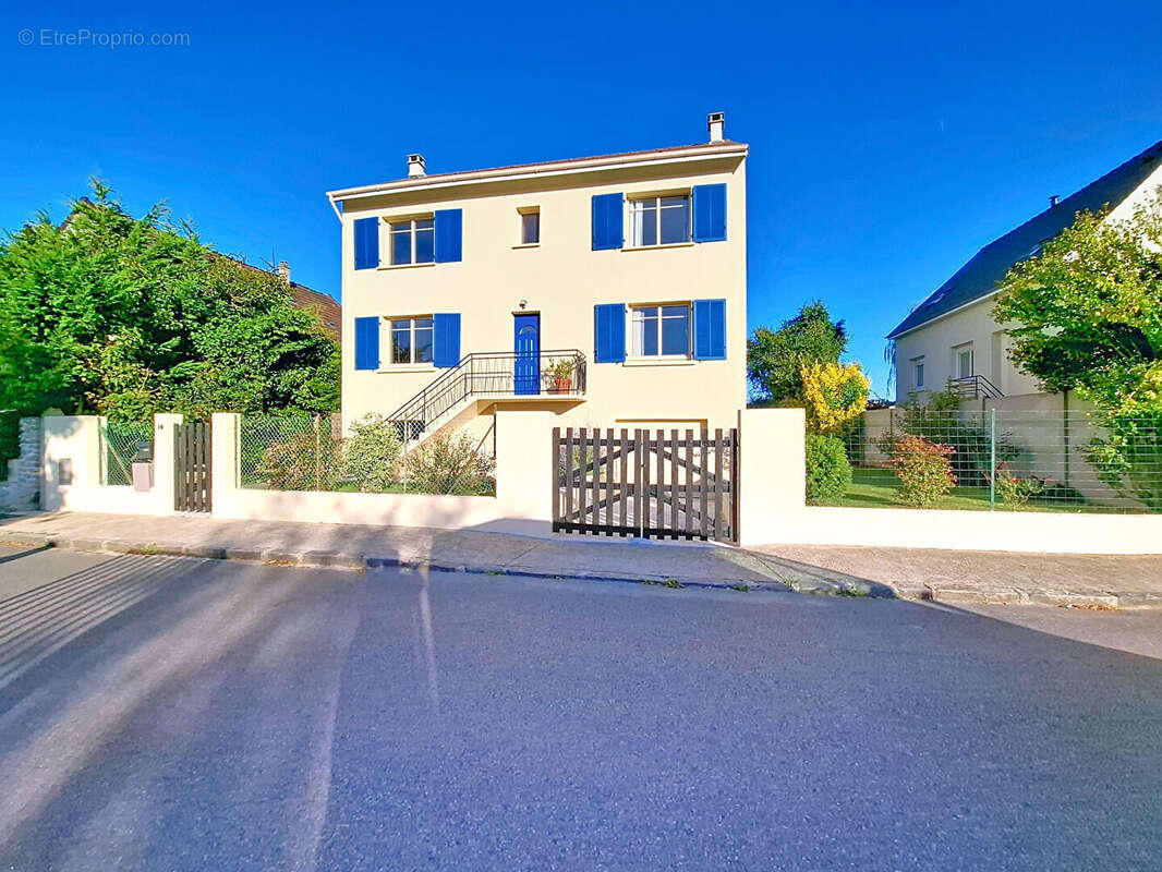 Maison à VILLENEUVE-LE-COMTE