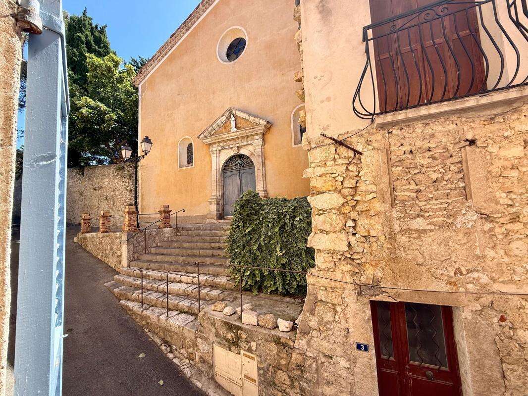 Maison à CHATEAUNEUF-GRASSE