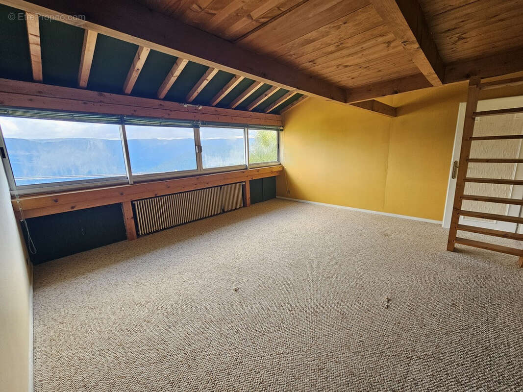 Maison à AVIGNON-LES-SAINT-CLAUDE