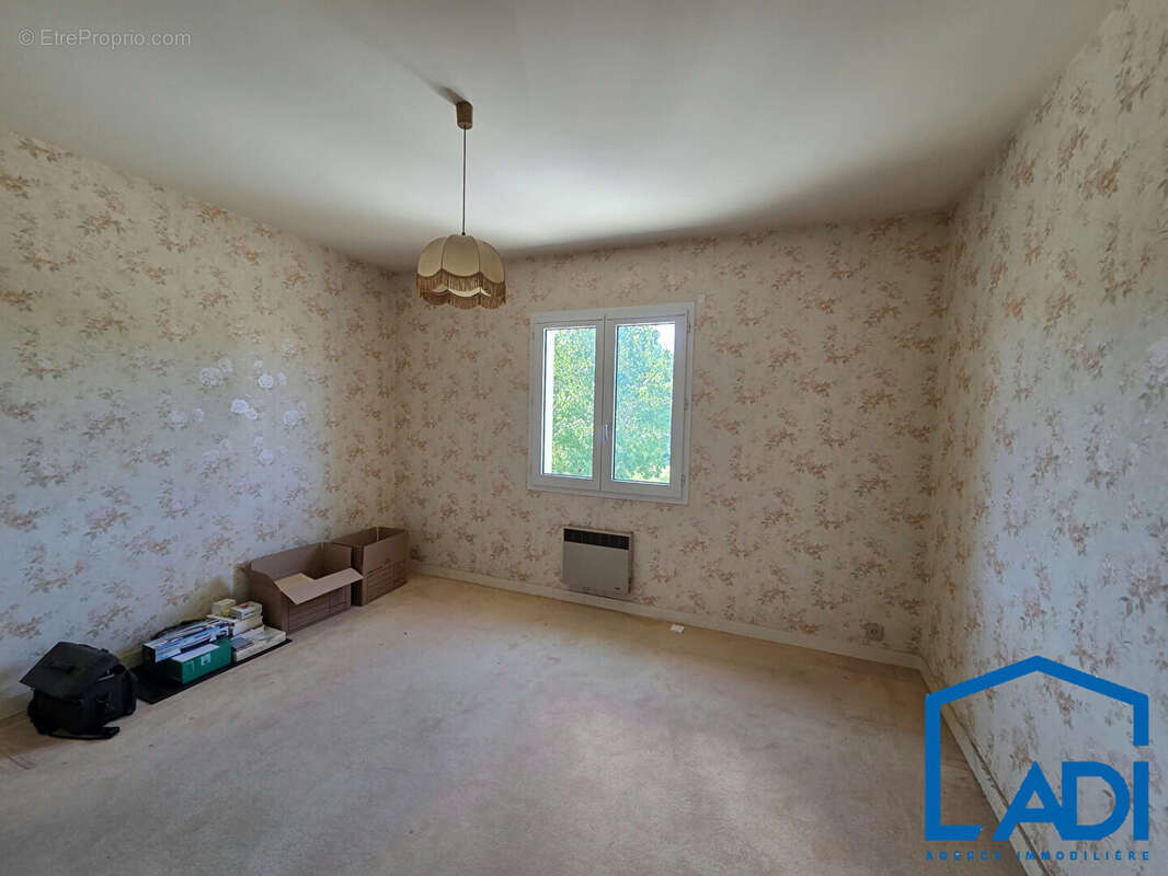 À VENDRE, Pavillon avec beau terrain à Saint-Maixent-l'École - photo 9