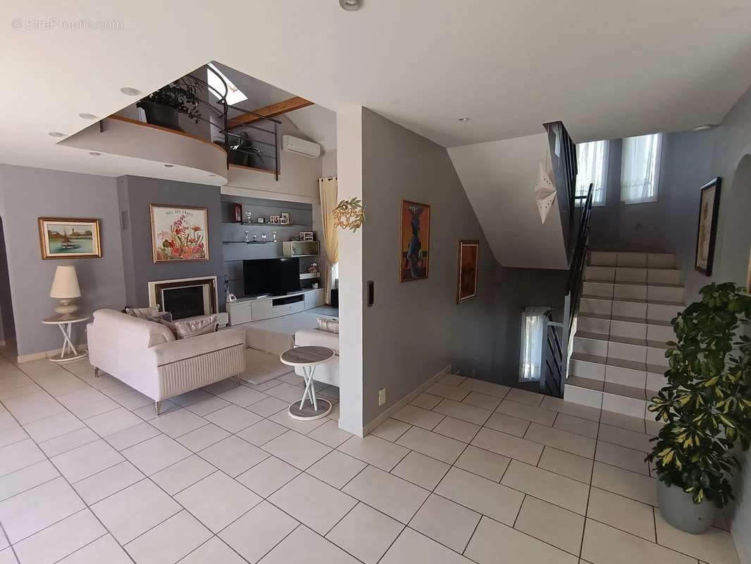 Maison à SAINT-BONNET-DE-MURE