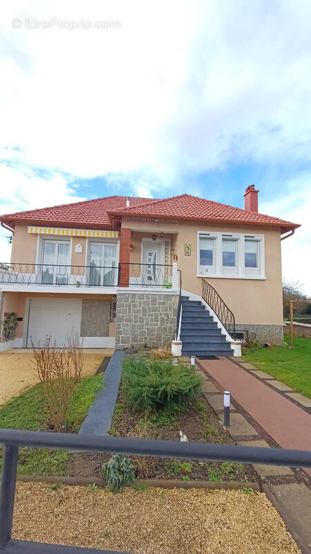 Maison à SAINT-YORRE