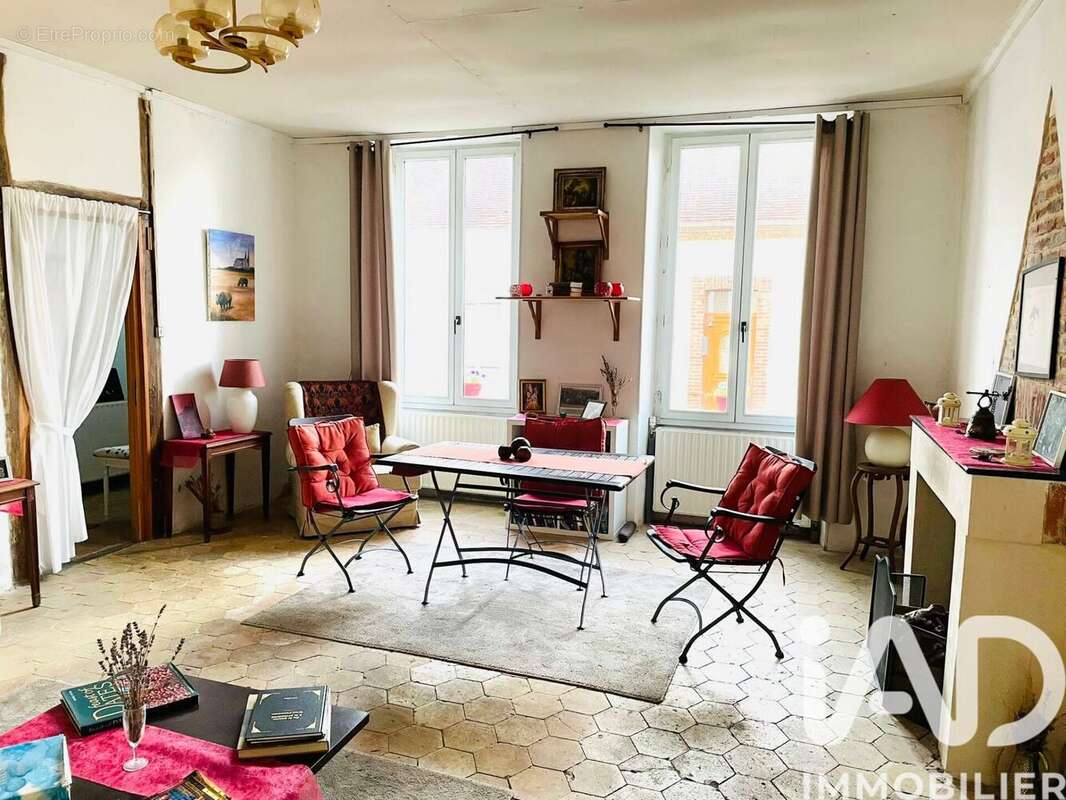 Maison 143 m² à Beaumont-Les-Autels  - photo 4