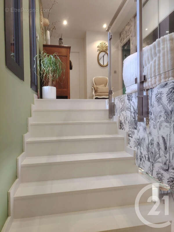 Maison 288 m² à Heyrieux  - photo 10