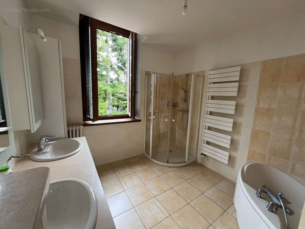 Maison de village en pierres sur cour et jardin clos - photo 6