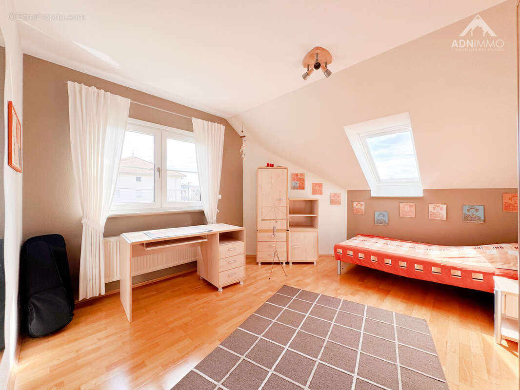 Maison à SAINT-GENIS-POUILLY