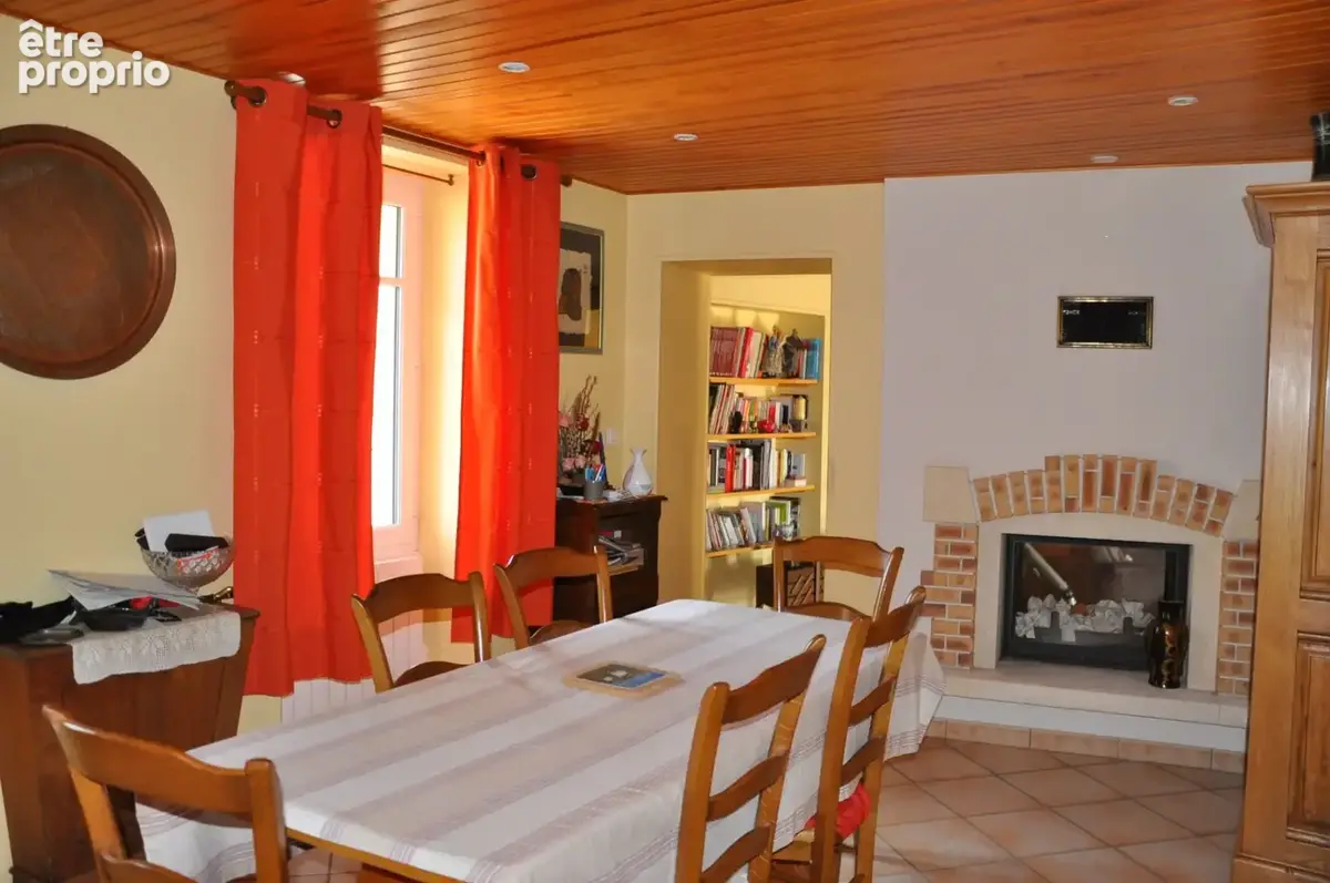 Belle maison rénovée en 2010, avec 2 chambres, terrain de 693 m2, louée 700 €/mois hors charges. - photo 2