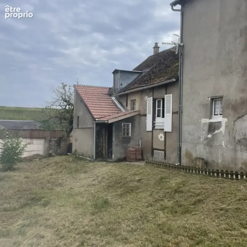 Sury-en-Vaux, située proche des commerces dans un - photo 3