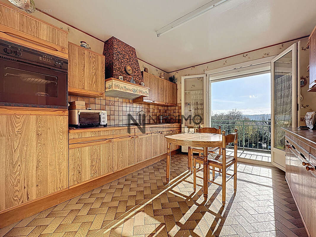 Maison à NEUFCHATEAU