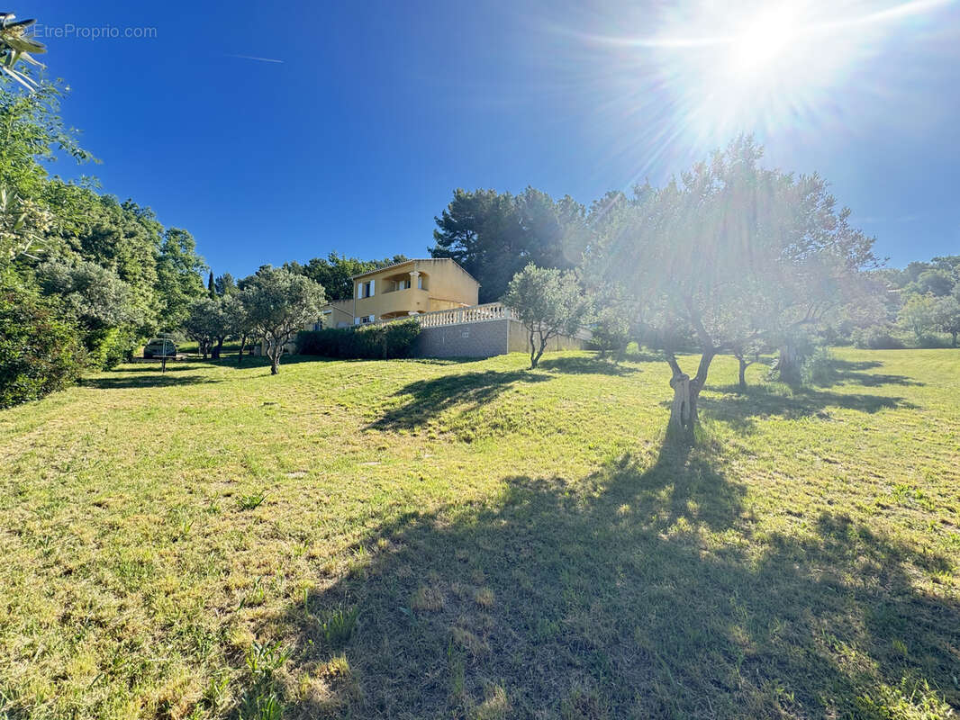 À vendre à Aups   Superbe villa récente avec piscine - photo 6