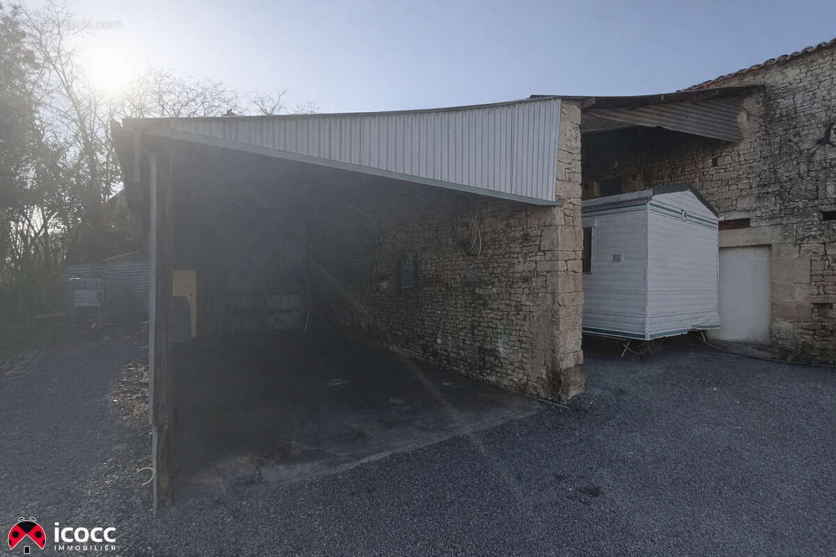 Maison à SAINT-ETIENNE-DE-BRILLOUET