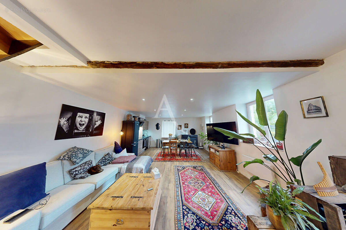 Maison à SAINT-DENIS-DE-L'HOTEL