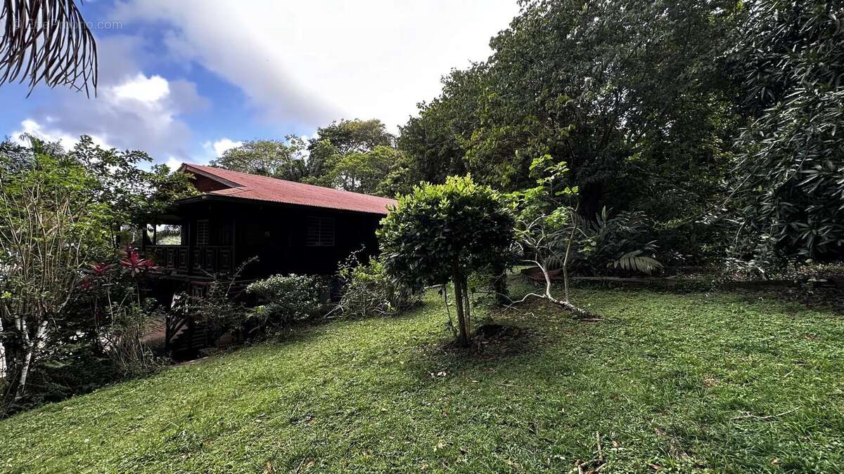 Maison à REMIRE-MONTJOLY