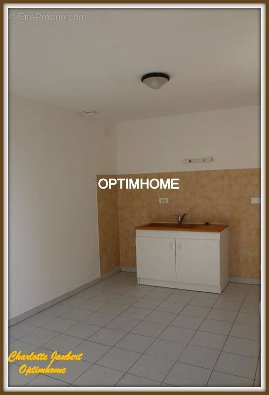 Maison à MONTMOREAU-SAINT-CYBARD