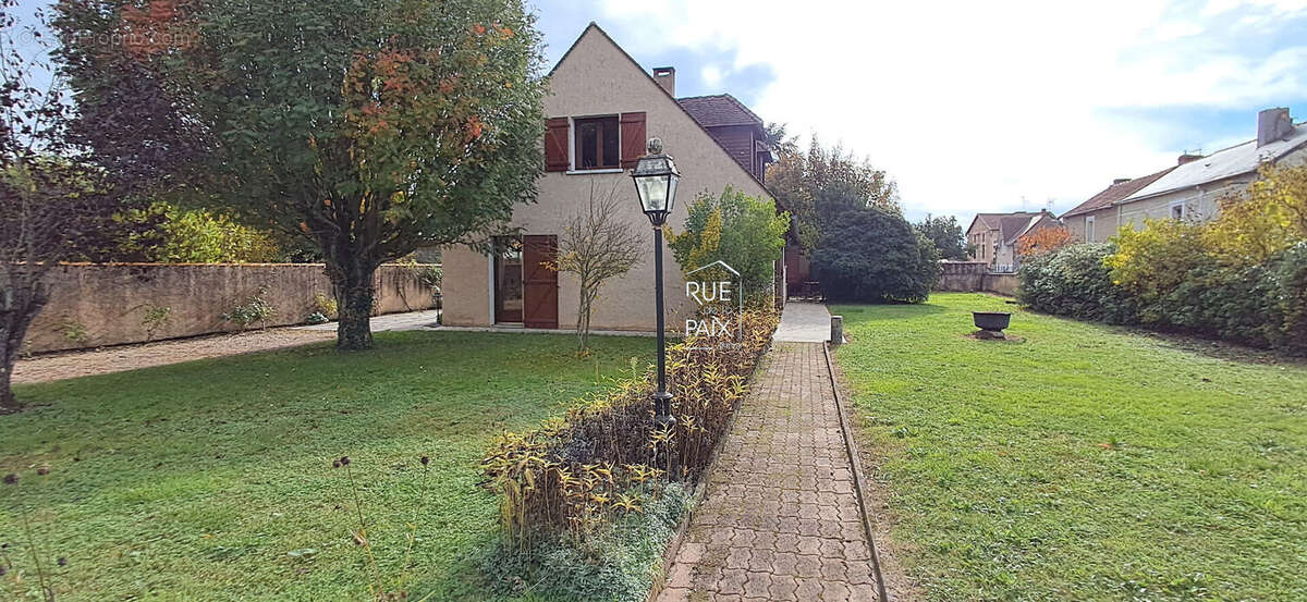 Maison à VENDEUVRE-DU-POITOU