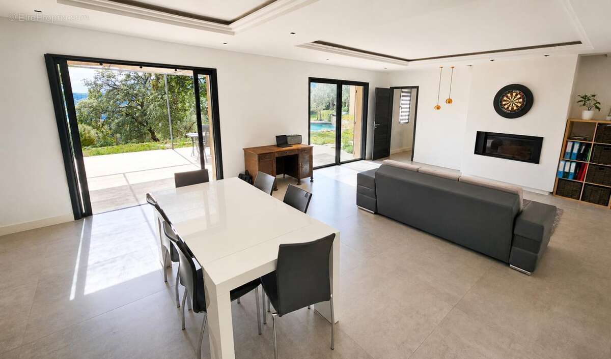 Claviers , Var . Villa contemporaine avec vue dégagée, piscine et terrain de 5800 m² - photo 7