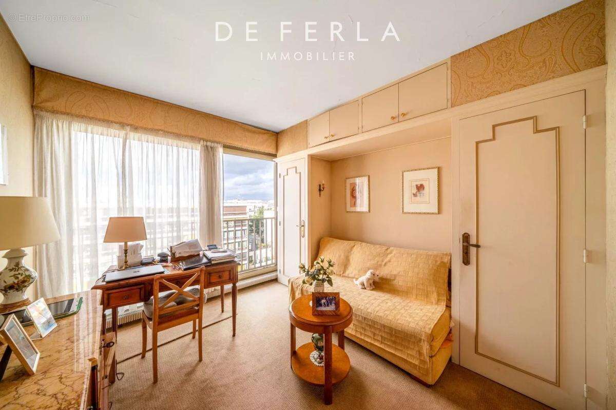 Appartement à COURBEVOIE