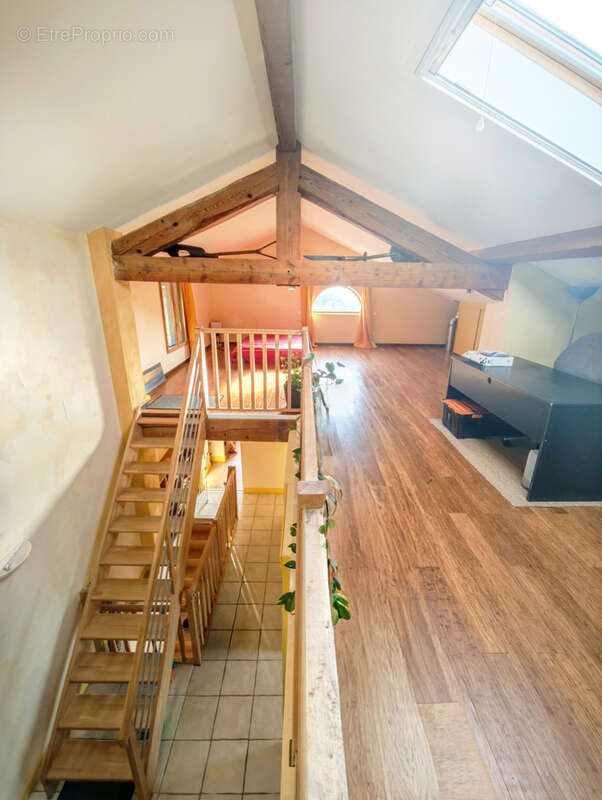 Maison à VILLENEUVE-LES-MONTREAL