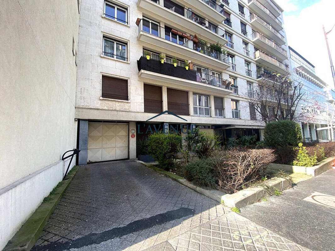 Parking à PARIS-15E