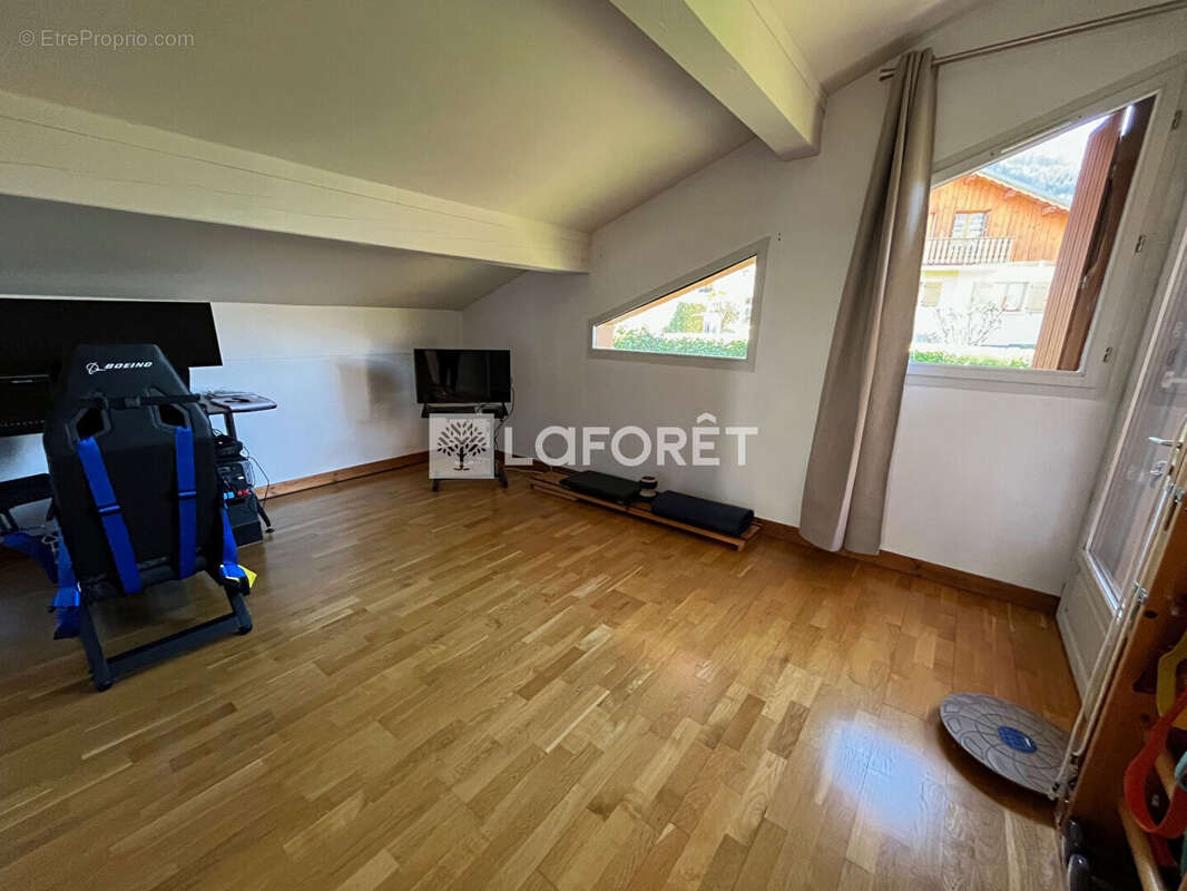 73210 La Plagne Tarentaise Belle maison T6 avec terrasse, garage, jardin - photo 9