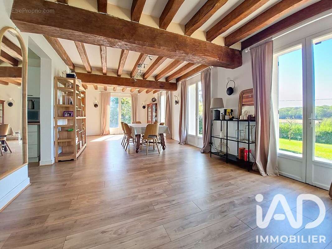 Maison 160 m² à Saint-Maurice-Sur-Aveyron  - photo 4