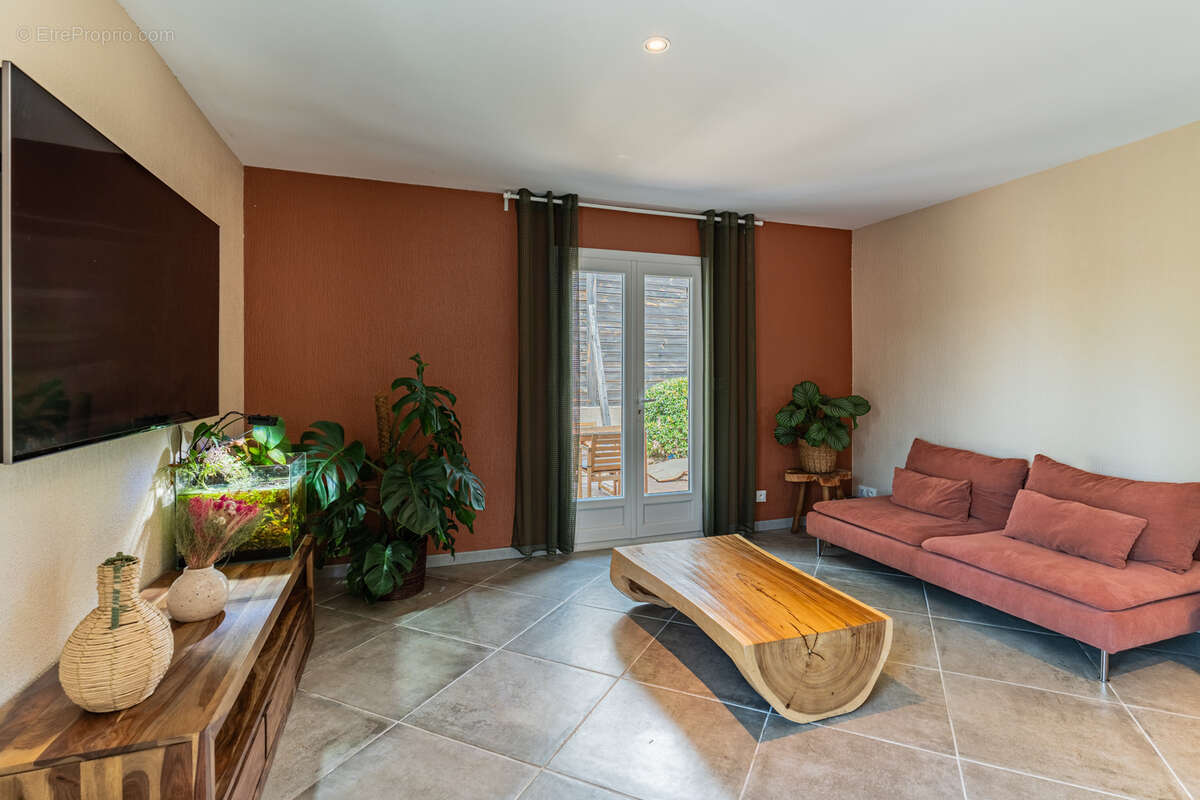 Maison à BORMES-LES-MIMOSAS