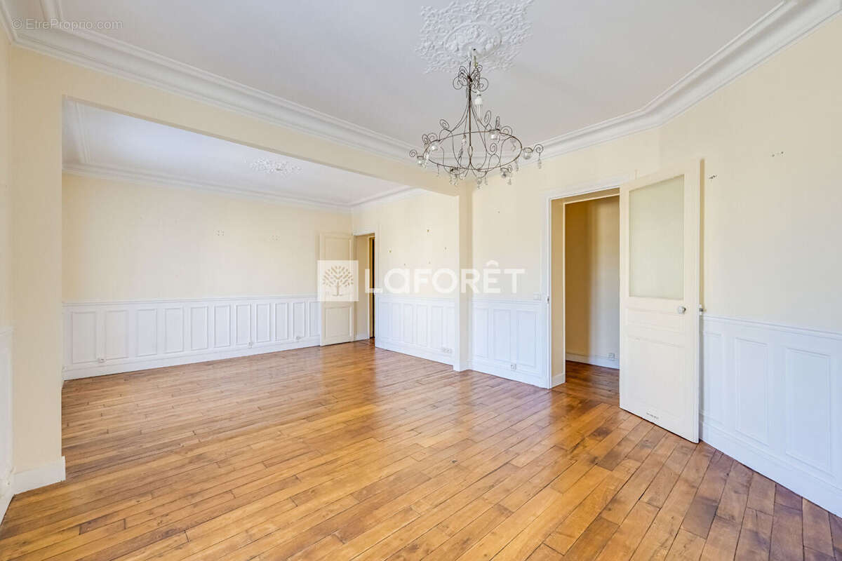 Studio de 52 m² transformable en 2 pièces - Charme de l'ancien - Climatisation - Paris 15e - photo 4