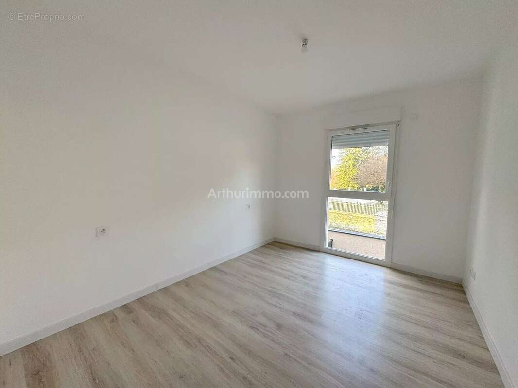 Maison à VEZERONCE-CURTIN